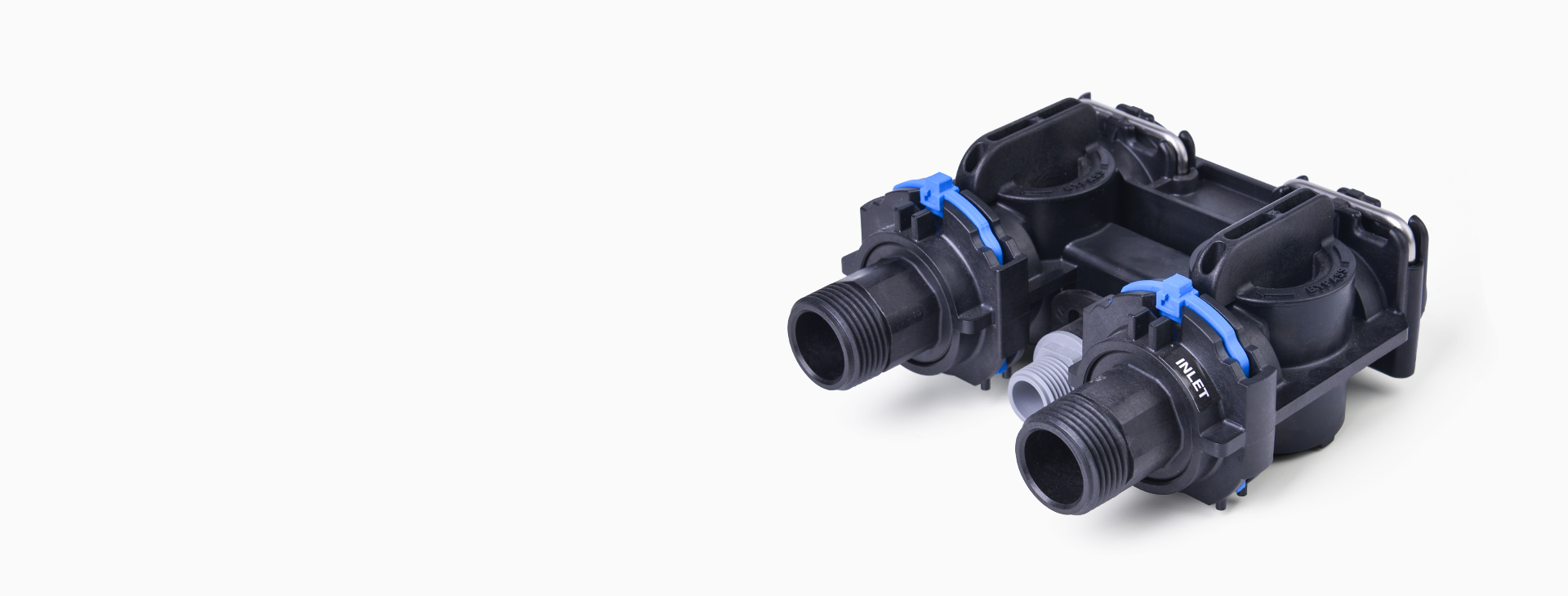 <h4>一體式旁通閥<br></h4>
<p>標配Autotrol閥頭專用的一體式高性能樹脂旁通閥，使設備安裝更加便捷、節省空間獨特的一體式水路設計。</p>