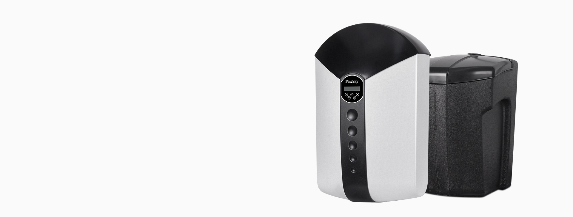 <h4>壁掛機身<br>節省空間</h4>
<p>壁掛式雙罐設計，節省地面空間，能適應更多復雜安裝環境，維護、加鹽變得更便捷。</p>