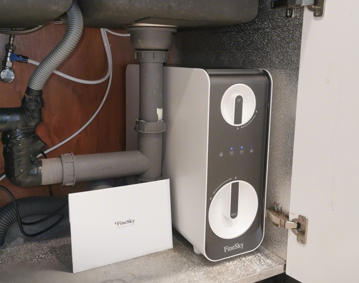 上海市古北香堤藝墅 安裝RO反滲透凈水器+前置過(guò)濾器+冰熱直飲機(jī)案例(圖2) 113 (1).jpg