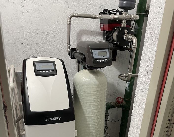  深圳合泰御景翠峰小區(qū) 安裝法茲前置過濾器+中央凈水機(jī)+軟水機(jī)